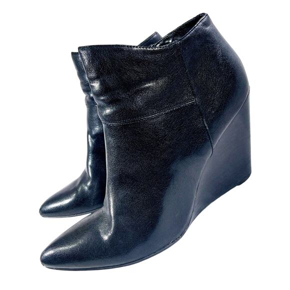 NINE WEST! HOT BLACK GENUINE LEATHER WEDGE STACKED HEEL ZIP BOOTS! SZ 9.5M - Picture 1 of 10